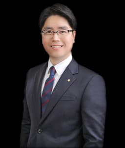 사건담당변호사 이기준