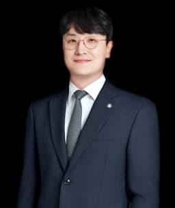 사건담당변호사 신용훈